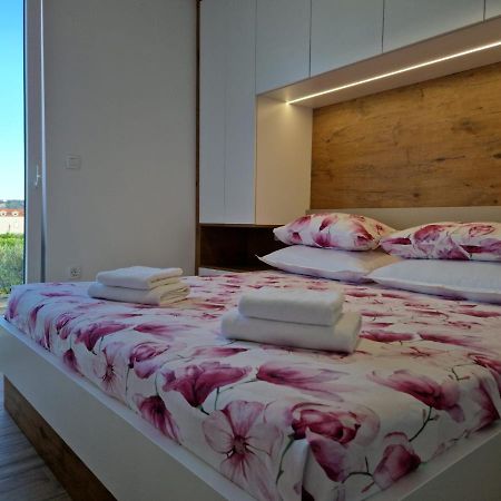 Apartman Marcelina 1 With Private Pool 트로기르 외부 사진