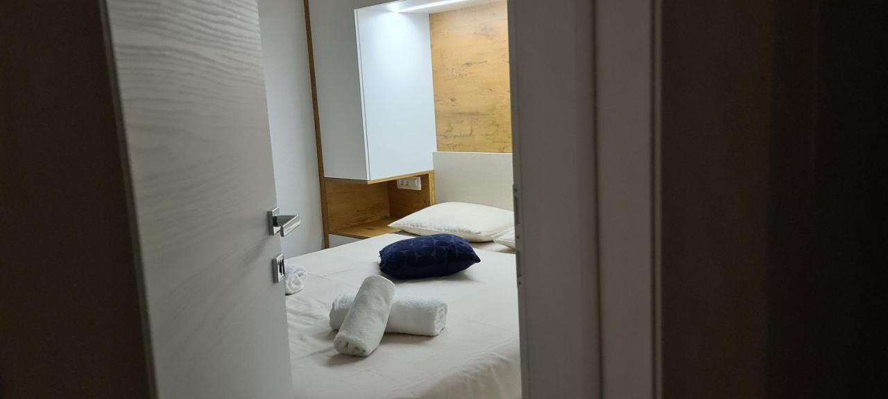 Apartman Marcelina 1 With Private Pool 트로기르 외부 사진