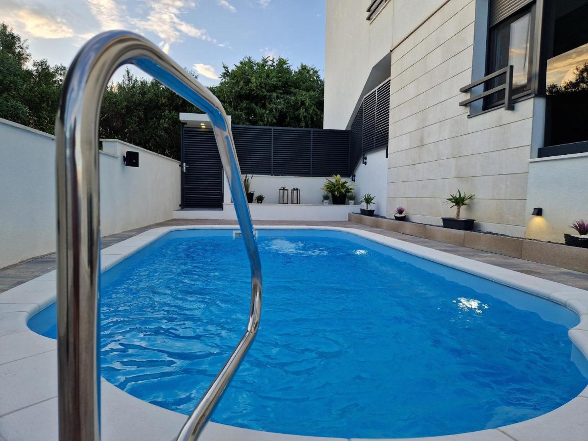 Apartman Marcelina 1 With Private Pool 트로기르 외부 사진